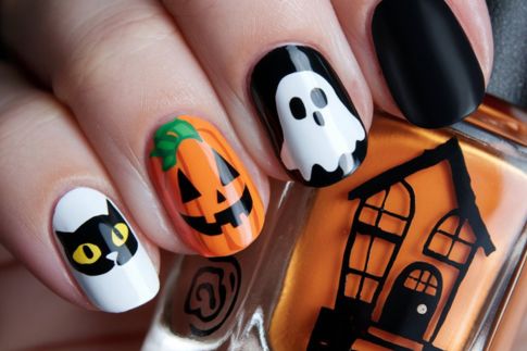 Creepy Halloween nails