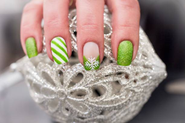 33 Simple Christmas Nail Designs for Medium Nails