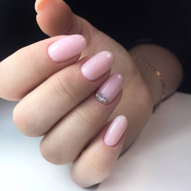 nails for taupe dress