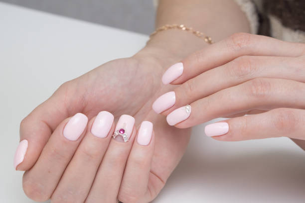 nails with taupe dress
