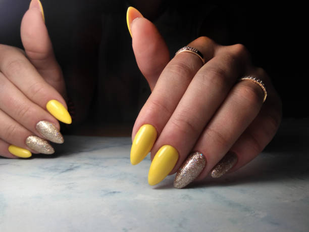 yellow nails