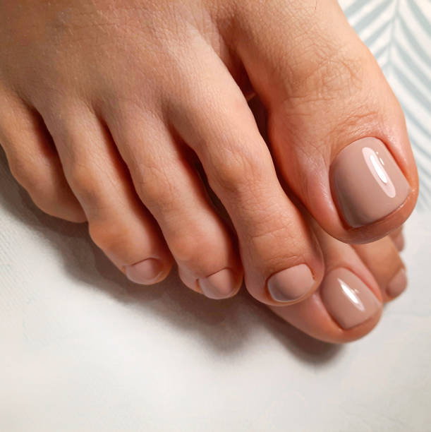 neutral toe nail art