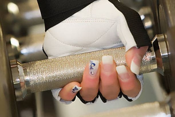working out with fake nails easily