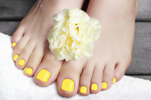 yellow toe nail art