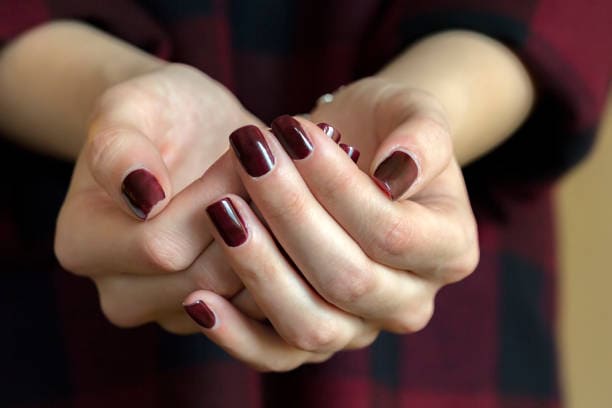 burgundy nails