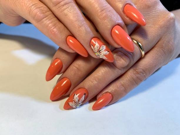 peach nails