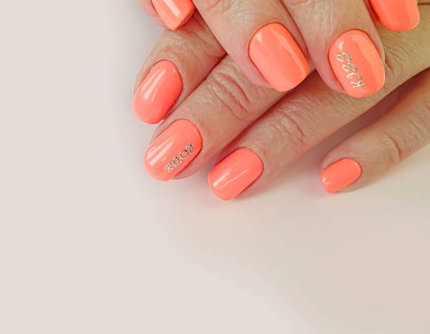 peach nails