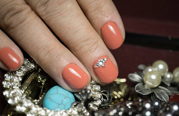 nail ideas with brown dress