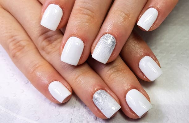 nails with brown color dress
