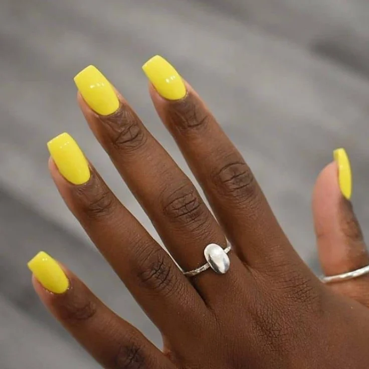 Summer nail for darker skin tones