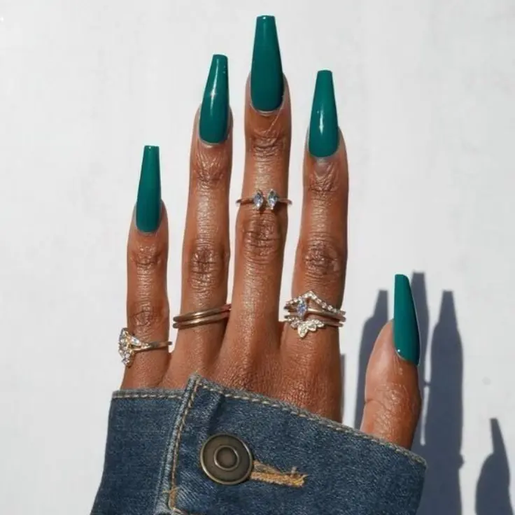 Winter nail colors for dark skin tones