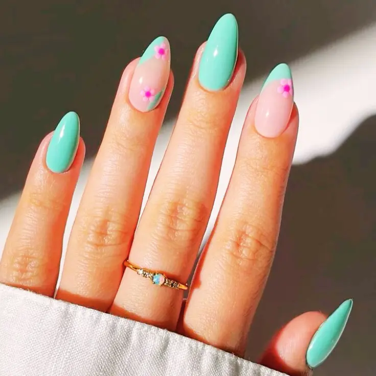 mint green nails