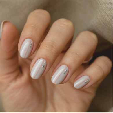 subtle nails