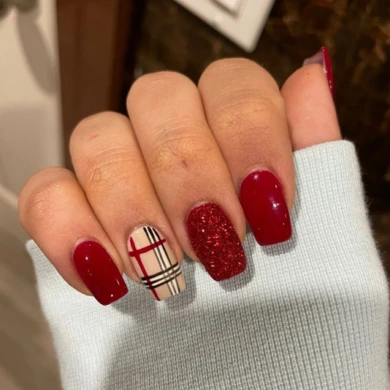 Holidays Sweater Nails