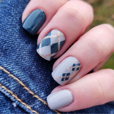 Minimalist Sweater nail art designs