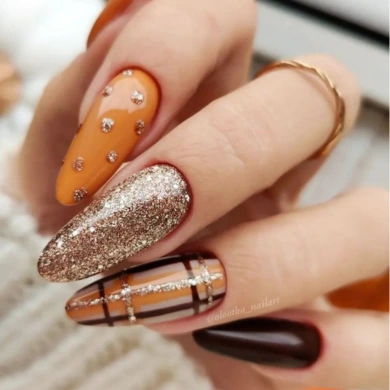 Plaid Thanksgiving Nails 