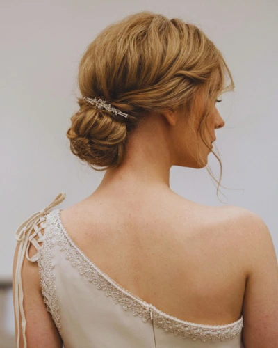 cute hairstyles with one shoulder dress