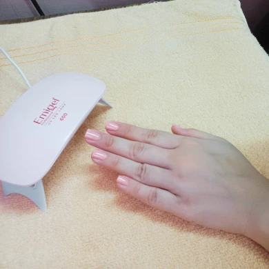 how to apply gel nail polish to natural nails.