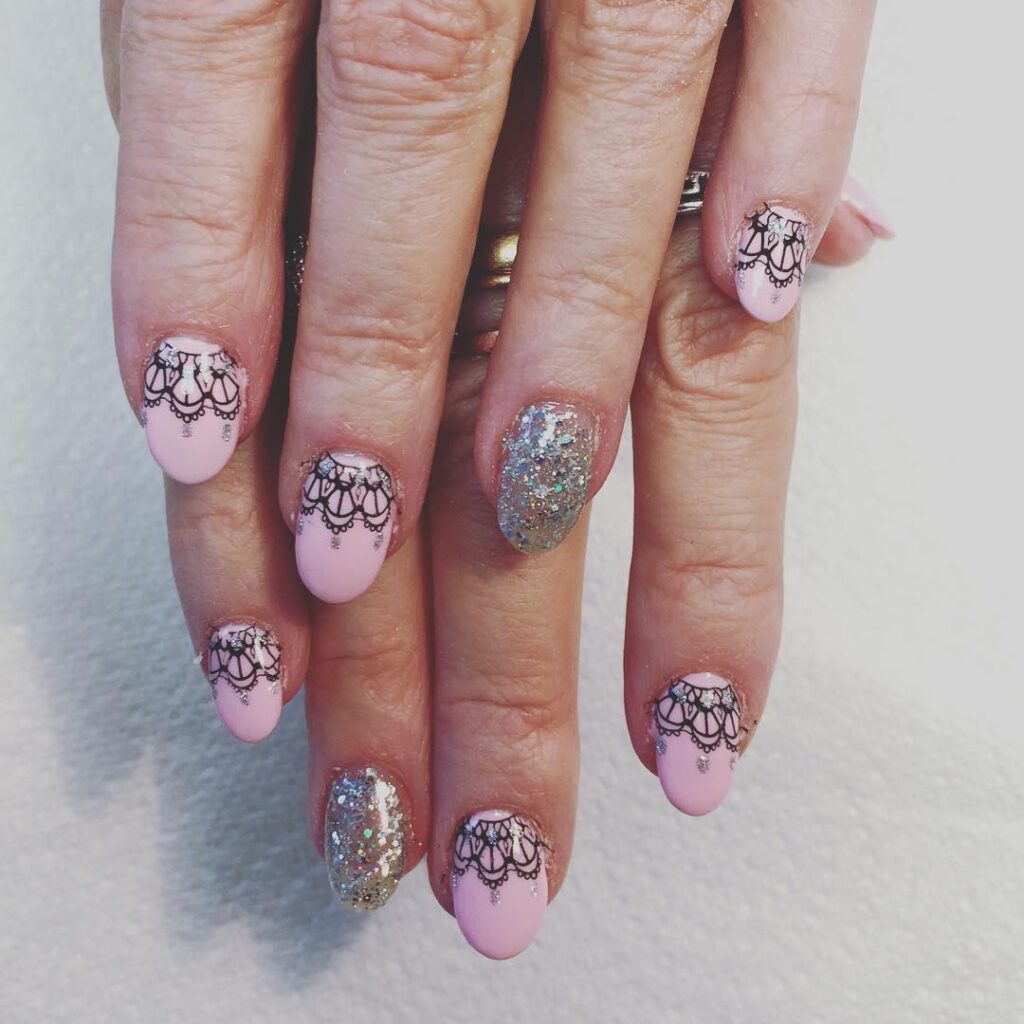 Glitter lace nails.