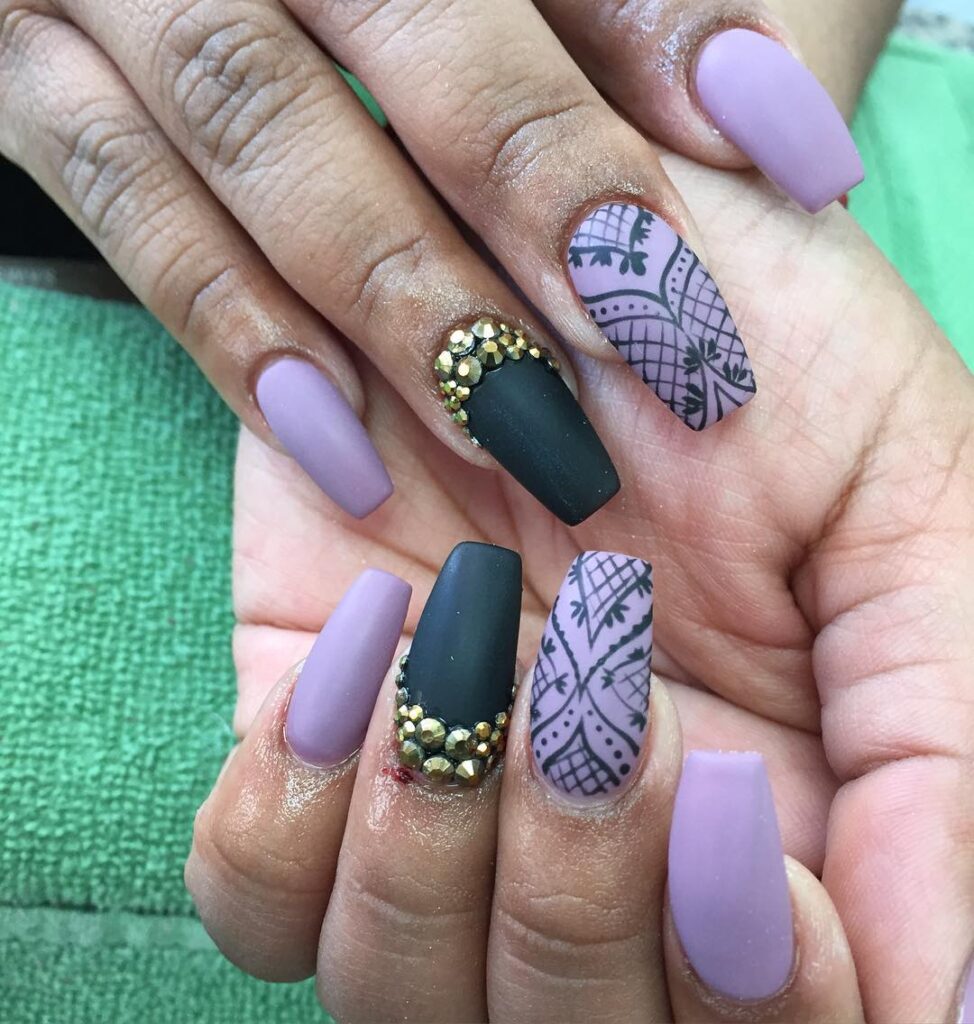 Rhinestones lace nails